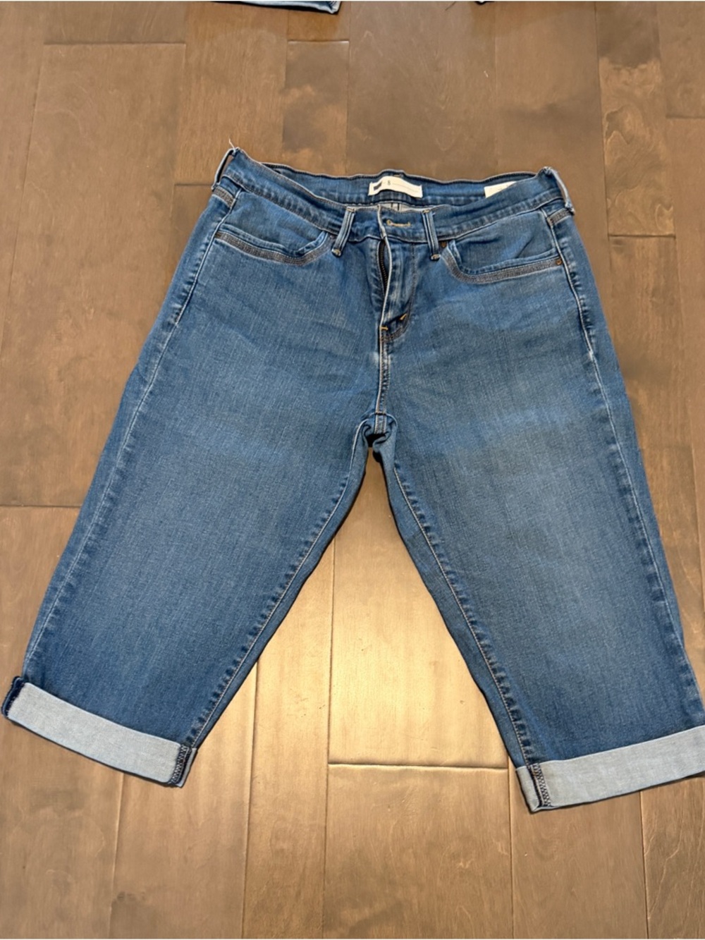Levi's Women's Cropped Jeans in Blue Wash - Picture 1 of 2